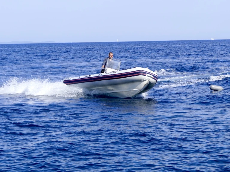 Pronájem lodi sportis Mc4700 v Le Brusc na Samboatu