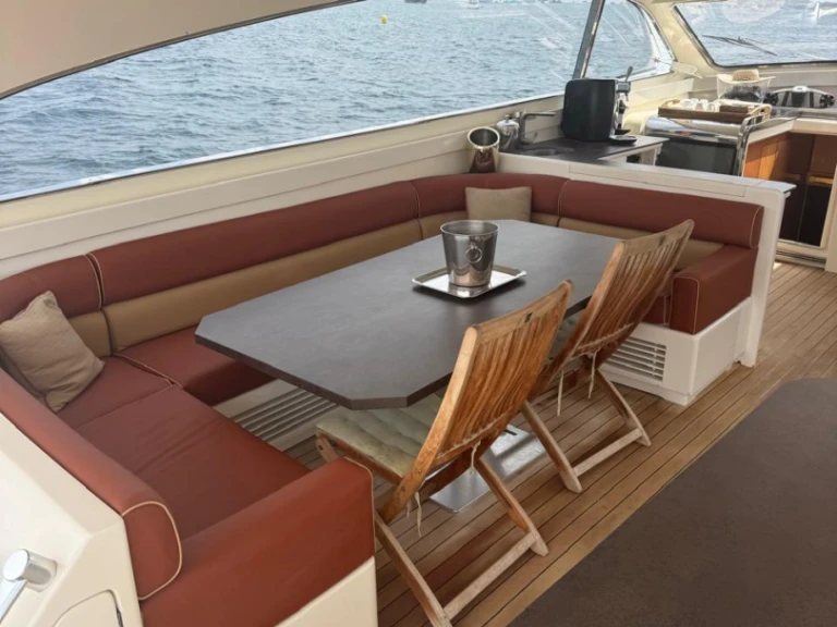 Leopard Leopard 23 Sport jednotlivci a charterové společnosti v Saint-Tropez