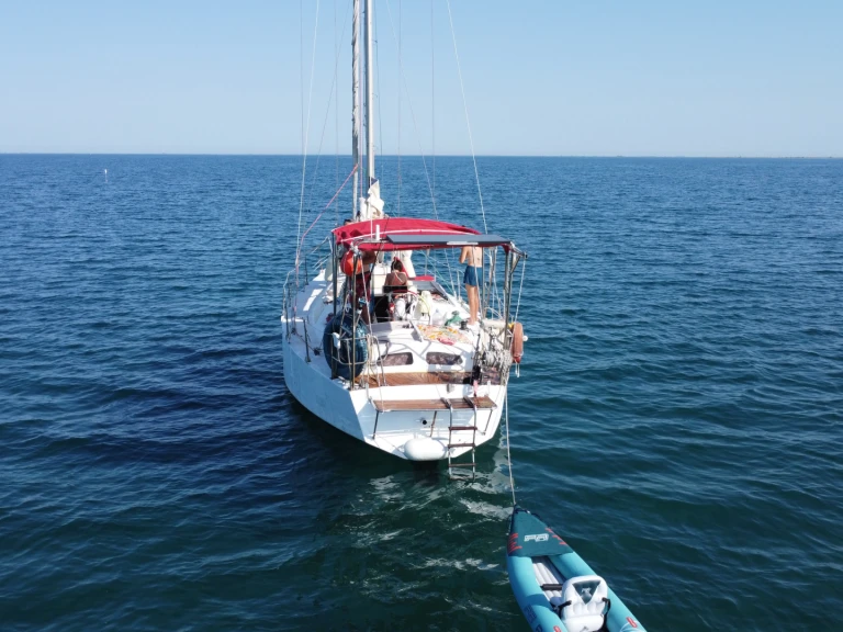 Kit Marine KM 10.50 jednotlivci a charterové společnosti v Port-Camargue