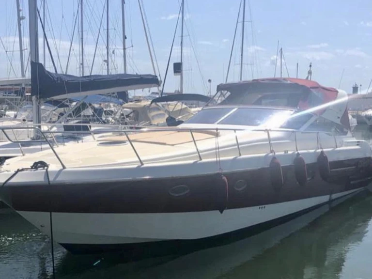 Pronajmout si Giorgi-Marine Must 45 v Itálie