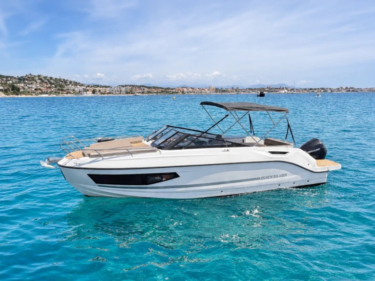 Quicksilver Activ 755 Cruiser jednotlivci a charterové společnosti v Hyeres