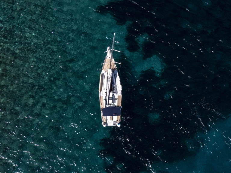 Pronajmout Plachetnice se skipperem či ne Val v Hvar 