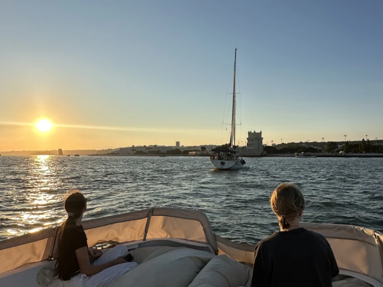 Pronájem lodi BUT CAT  YAMAHA 200 hp v Lisabon na Samboatu