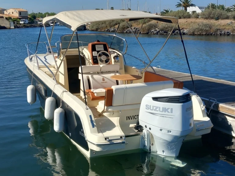 Invictus  Invictus 240 CX jednotlivci a charterové společnosti v Saint Raphael