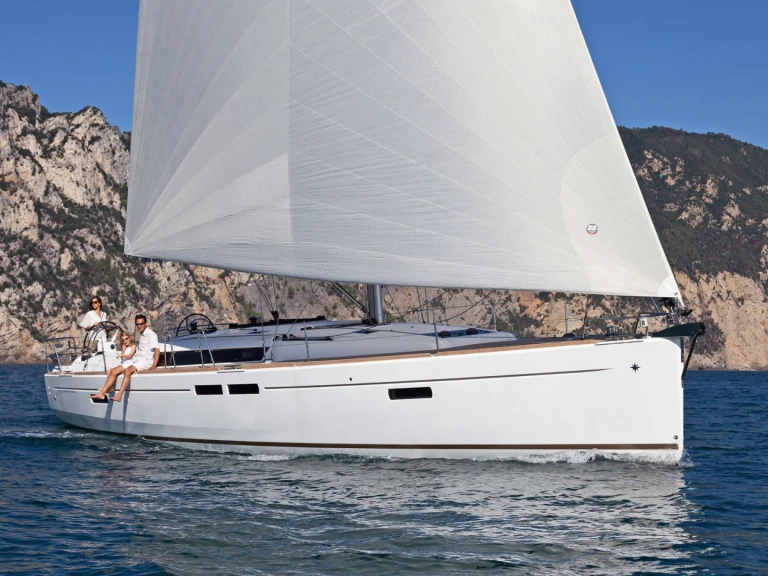 Pronájem lodi Rhodos lákavé ceny Sun Odyssey 479