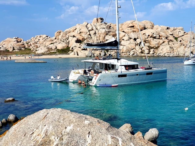 Pronajmout si Lagoon Lagoon 52 v Ajaccio