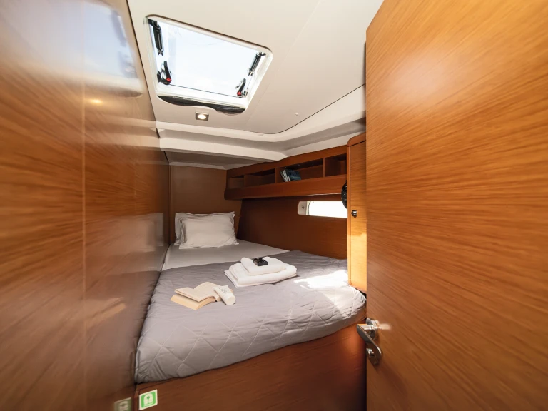 Pronájem lodi Rhodos lákavé ceny Sun Odyssey 479