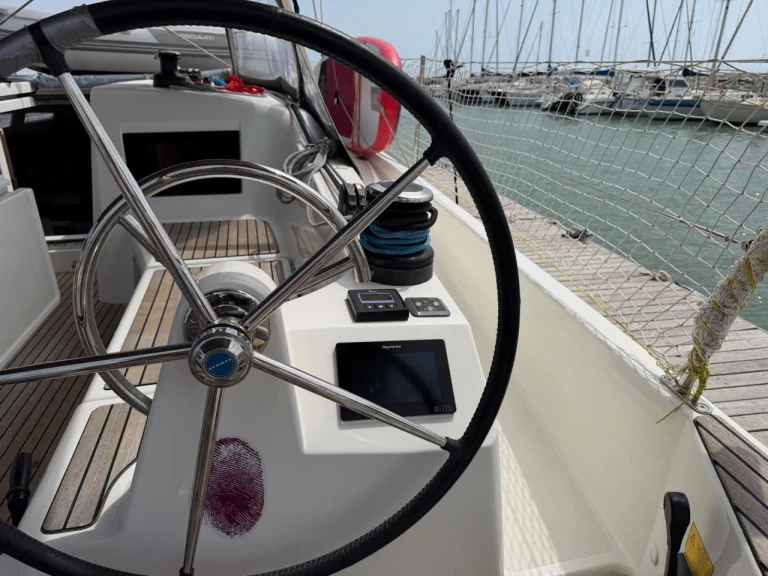Pronájem jachty v Cecina -Jeanneau Sun Odyssey 410 na Samboatu