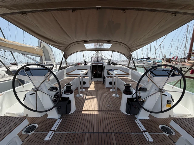 Pronajmout si Jeanneau Sun Odyssey 455 v Cecina