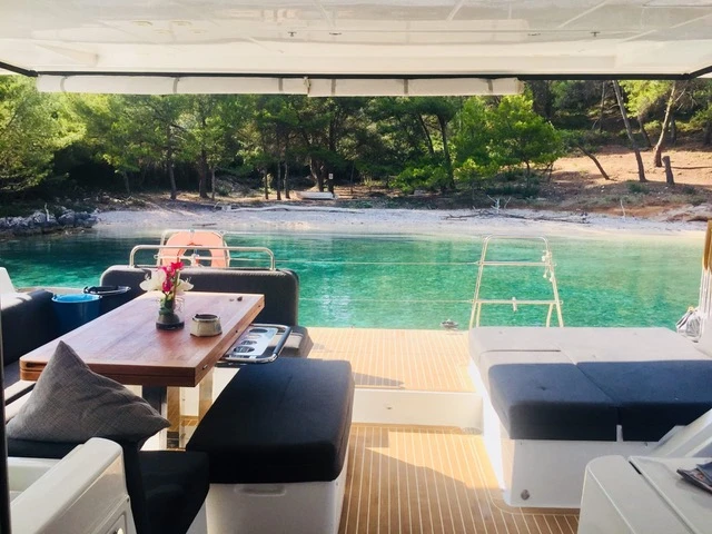 Pronájem lodi Ajaccio lákavé ceny Lagoon 52