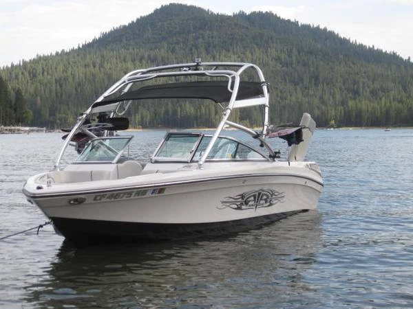 Pronájem Motorová loď Nautique Correct Craft s licencí