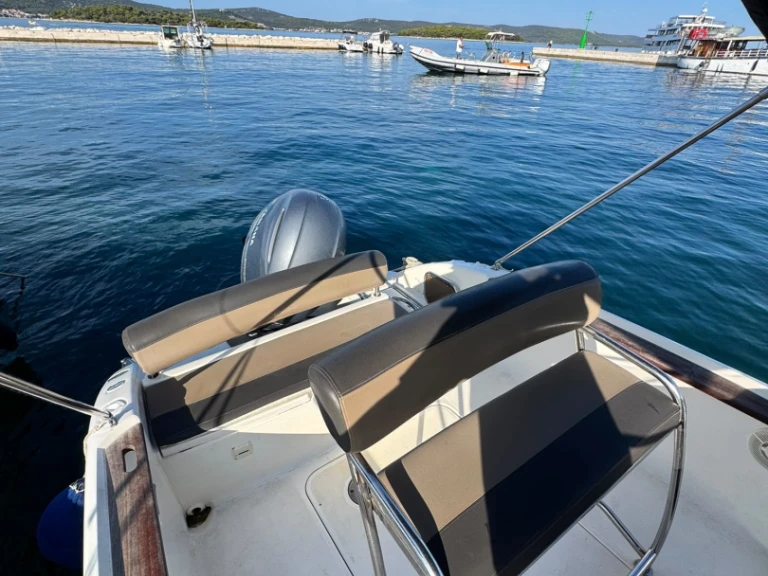 Pronájem jachty v Tkon -Fisher Fisher 20 na Samboatu