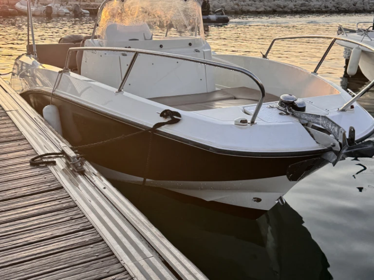 Quicksilver Openactiv jednotlivci a charterové společnosti v Francie