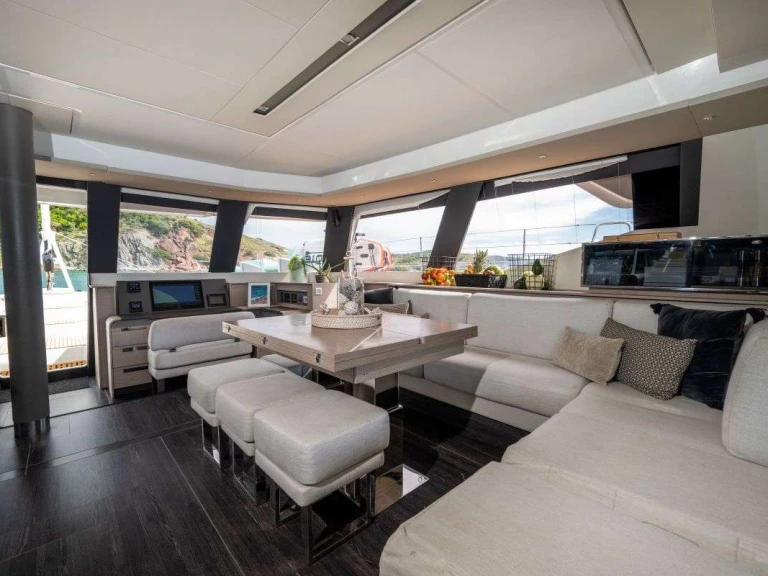 Pronajmout si Fountaine Pajot LYRA v Karibik