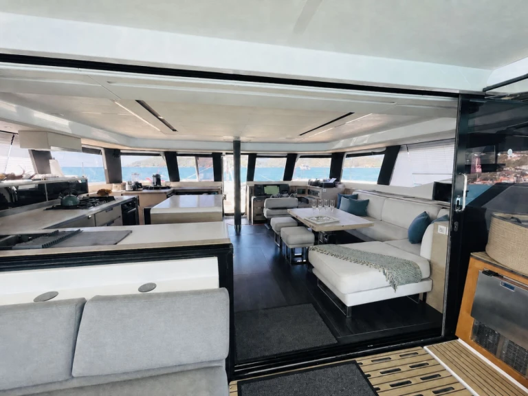 Pronájem Jachta Fountaine Pajot s licencí