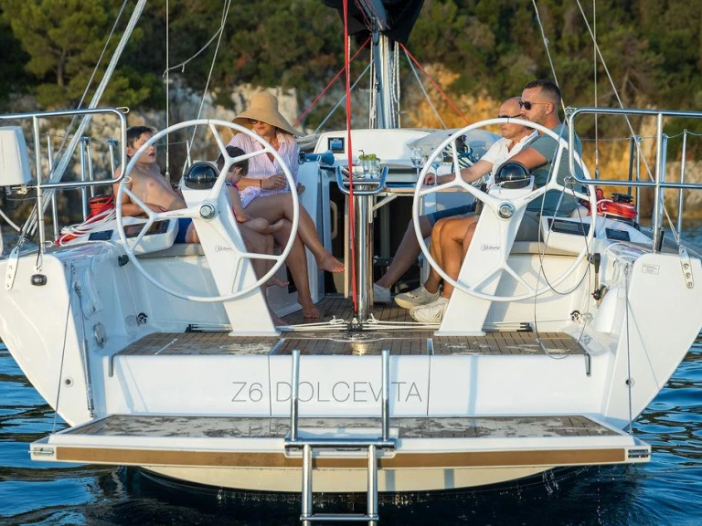 Pronajmout si Dehler Dehler 38 SQ v Rovinj