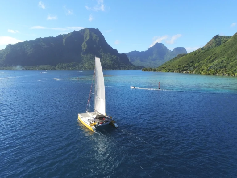 Pronájem Katamarán Outremer s licencí