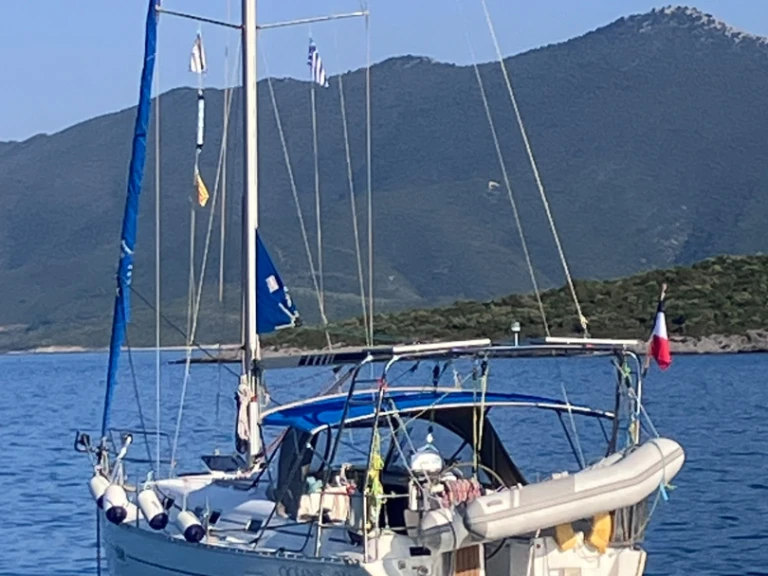 Bénéteau Oceanis 361 jednotlivci a charterové společnosti v Volos