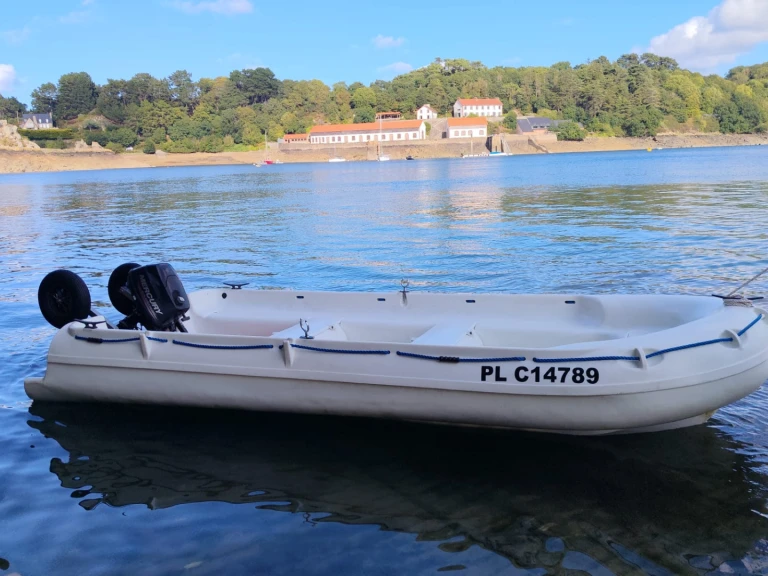 Fun Yak Fun Yak 390 jednotlivci a charterové společnosti v Lézardrieux