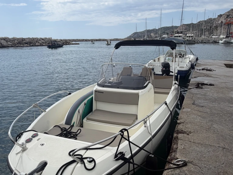 Pronájem lodi Marseille lákavé ceny Activ 605 Open