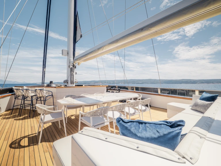  Luxury Sailing Yacht CA jednotlivci a charterové společnosti v Split