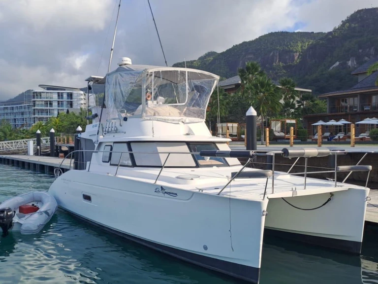 Pronájem Katamarán Fountaine Pajot s licencí