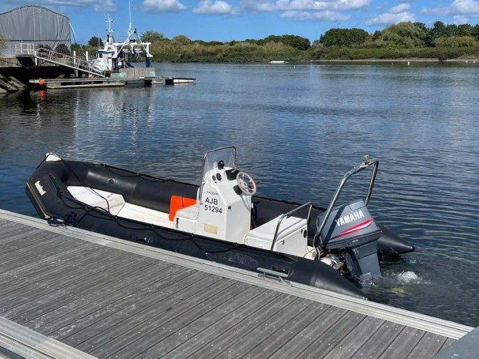Bombard Explorer 550 SP jednotlivci a charterové společnosti v Rouen