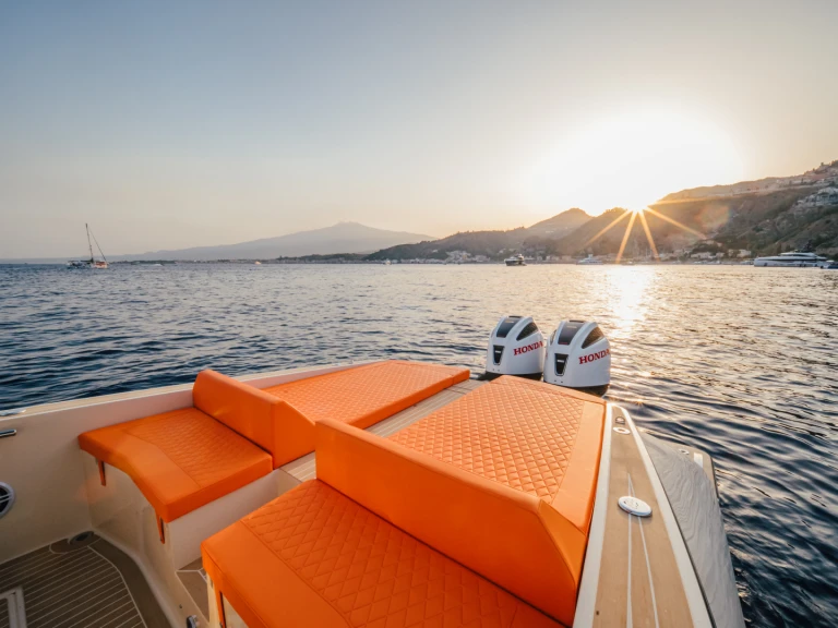 Pronajmout Motorová loď se skipperem či ne LILIBAEUM YACHT v Taormina