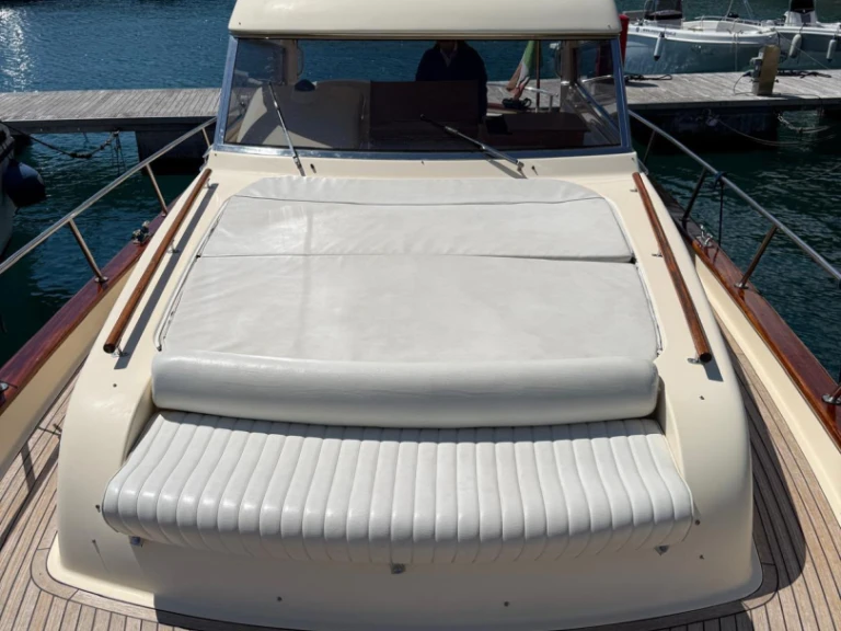 Motorová loď k pronájmu v Amalfi  za nejlepší cenu