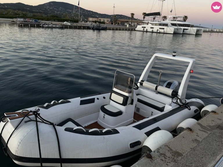 Pronájem lodi Fréjus lákavé ceny SP 480