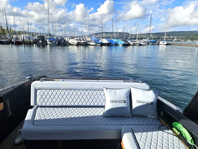 Pronajmout Motorová loď se skipperem či ne GANZ Boats v Zürich