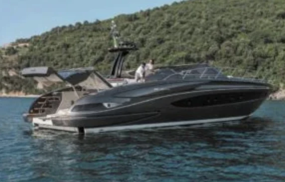 Régal Regal 27 Fasdeck jednotlivci a charterové společnosti v Saint-Tropez