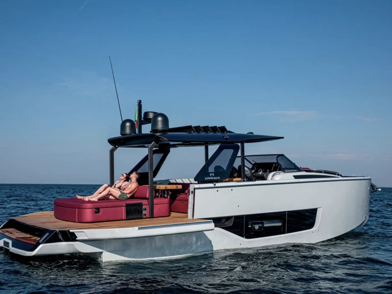 Motorová loď k pronájmu v Saint-Tropez za nejlepší cenu