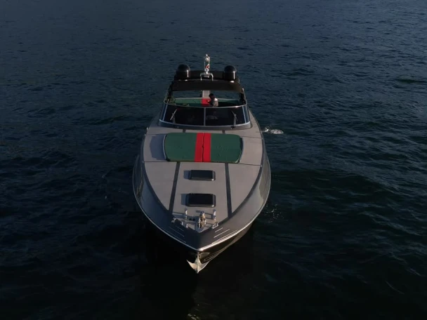 Rizzardi CR 63 Top Line jednotlivci a charterové společnosti v Porto Cervo