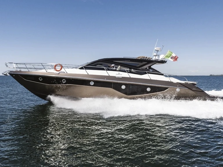 Pronajmout si Cranchi Cranchi 60 ST v Saint-Tropez