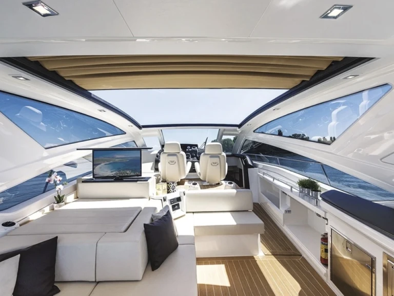 Pronájem lodi Saint-Tropez lákavé ceny Cranchi 60 ST