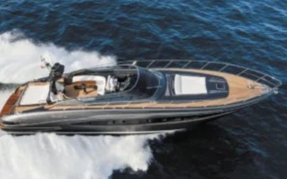 Pronajmout si Riva Riva 68' v Saint-Tropez