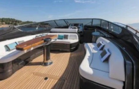 Pronájem lodi Saint-Tropez lákavé ceny Riva 68'