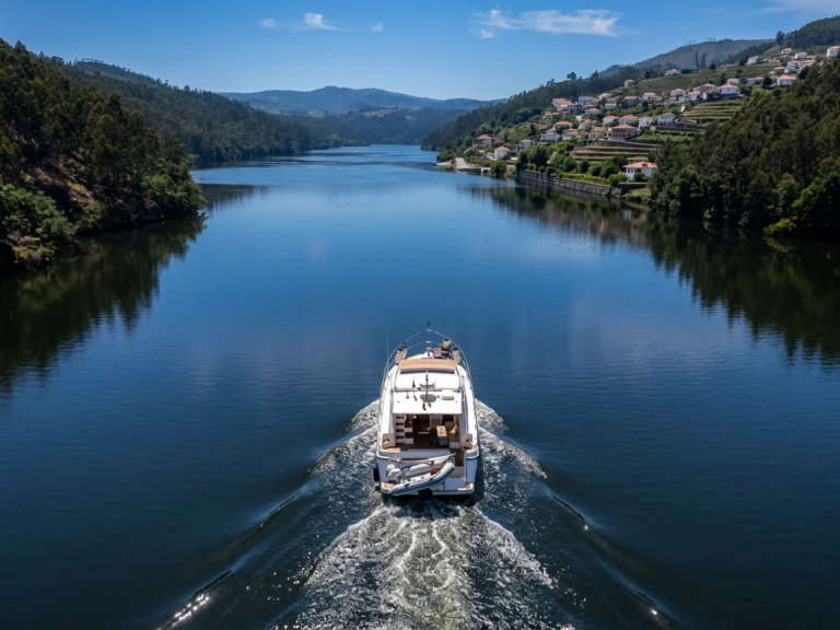 Pronájem lodi Porto lákavé ceny Azimut 39