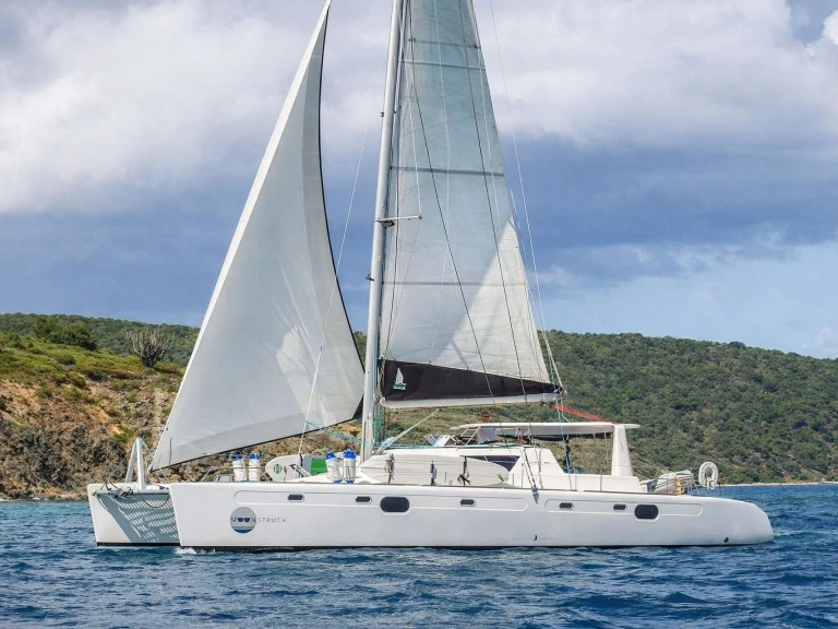 Voyage MOONSTRUCK jednotlivci a charterové společnosti v Saint Thomas Island