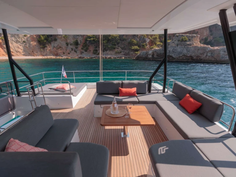 Pronajmout si Fountaine Pajot NEHALENNIA v Saint Thomas Island
