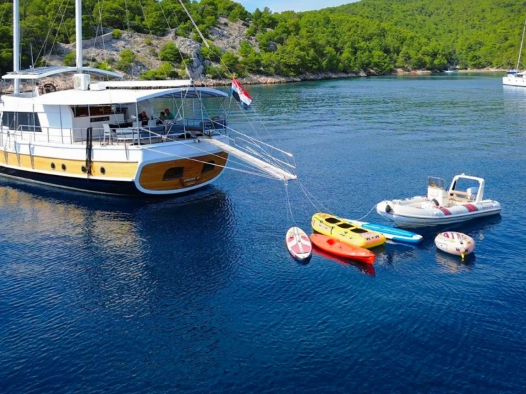 Pronájem lodi Split lákavé ceny Sirena