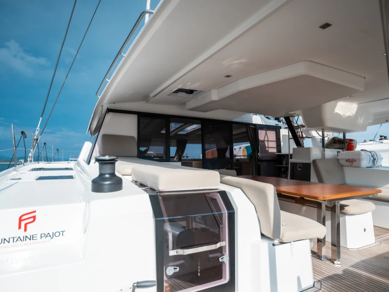 Pronajmout si Fountaine Pajot Fountaine Pajot Aura 51 - 6 + 2 cab v Preveza