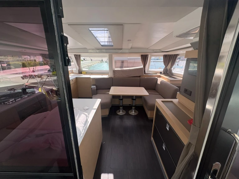 Pronajmout Katamarán se skipperem či ne Fountaine Pajot v Trogir