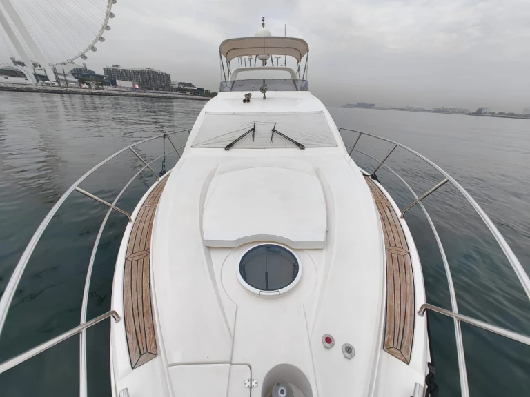 Pronájem Motorová loď Majesty Yachts s licencí