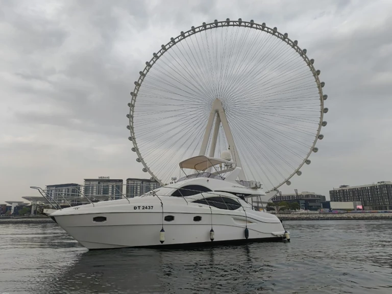 Pronajmout si Majesty Yachts Mejesty 50 v Dubai Marina