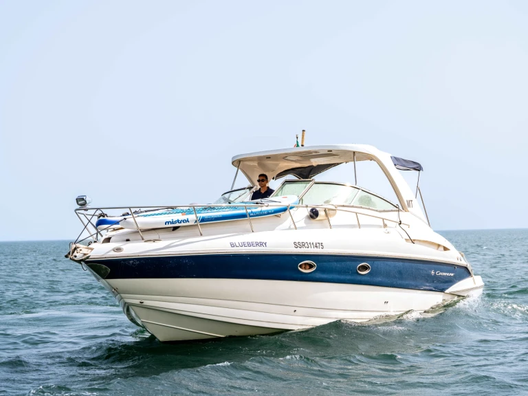 Pronajmout si Crownline Crownline 340 CR v Lagos