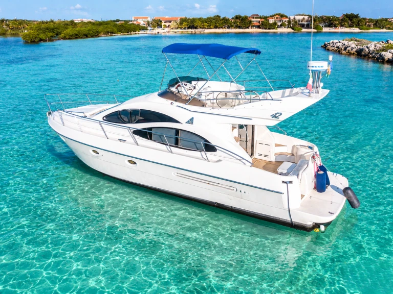 Custom Made custom jednotlivci a charterové společnosti v Puerto Aventuras