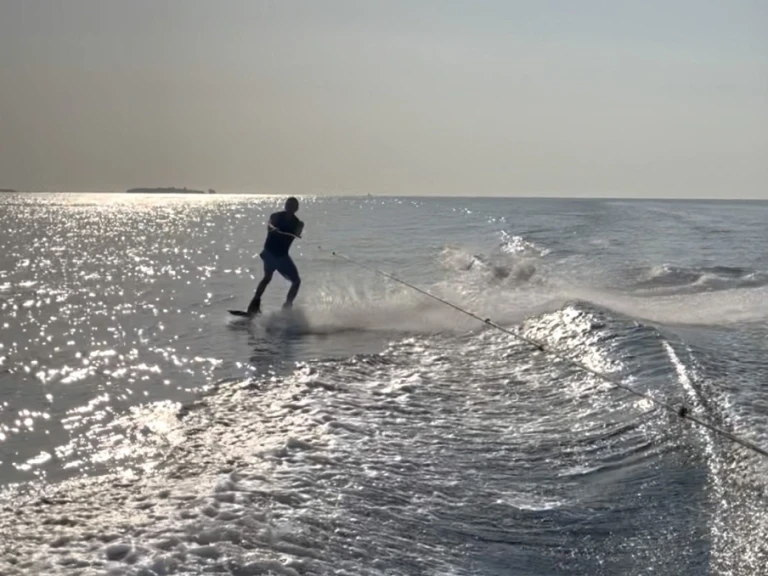 Pronajmout Motorová loď se skipperem či ne Sea Ray v Mandelieu-la-Napoule