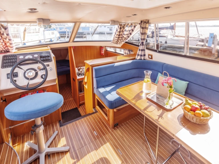 Pronájem lodi Pénichette Europa E.500 v Nieuw-Loosdrecht na Samboatu